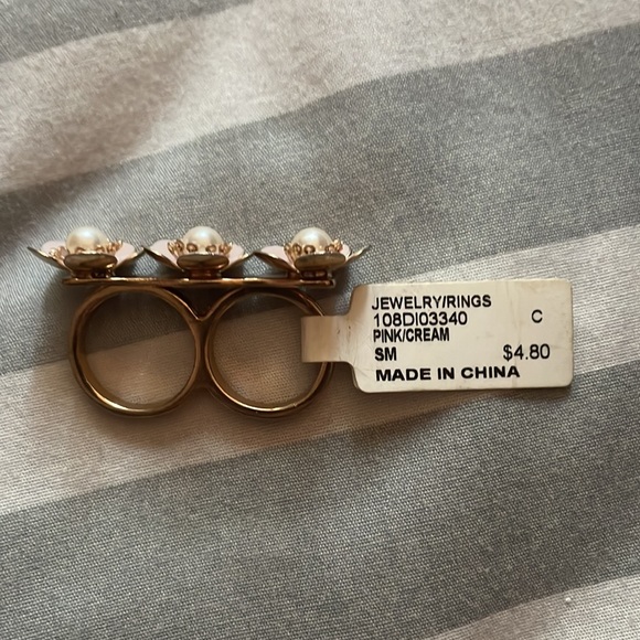 Flower ring - Picture 2 of 2